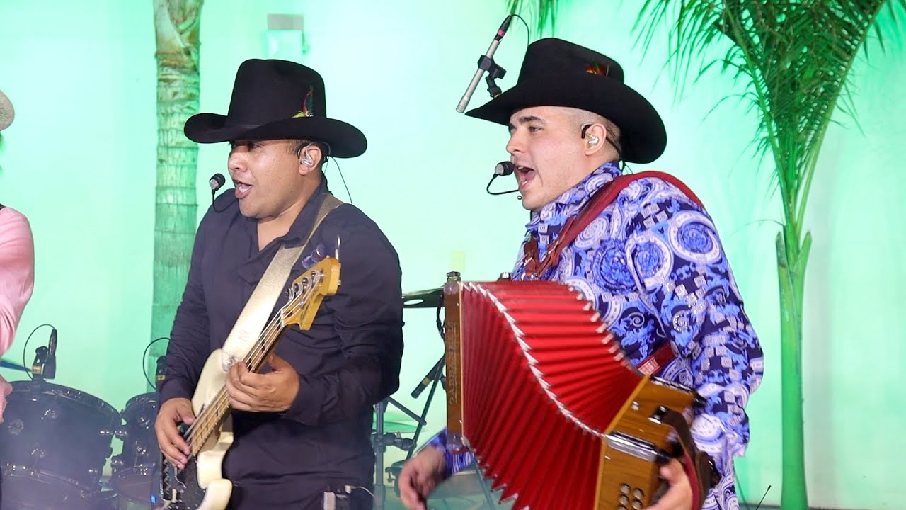 Los Tercos Ft. Carlos y Jose Jr. - El Mujeriego (en vivo)