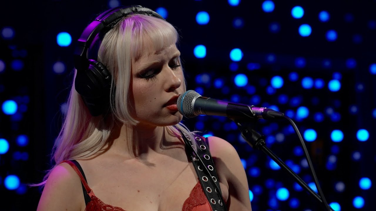 Alex Vile - Color Me Cold (Live on KEXP)