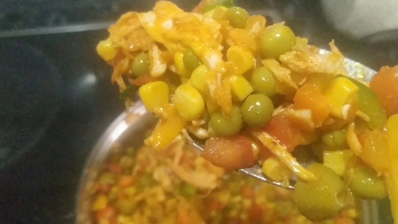 DOMINGO EM CASA FAZENDO ARROZ DE FORNO, E FEJÃO TROPEIRO.😋😋