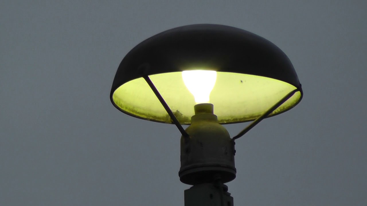 Pilzlampe Bahnsteiglaterne Gleisfeldlampe HQL DDR