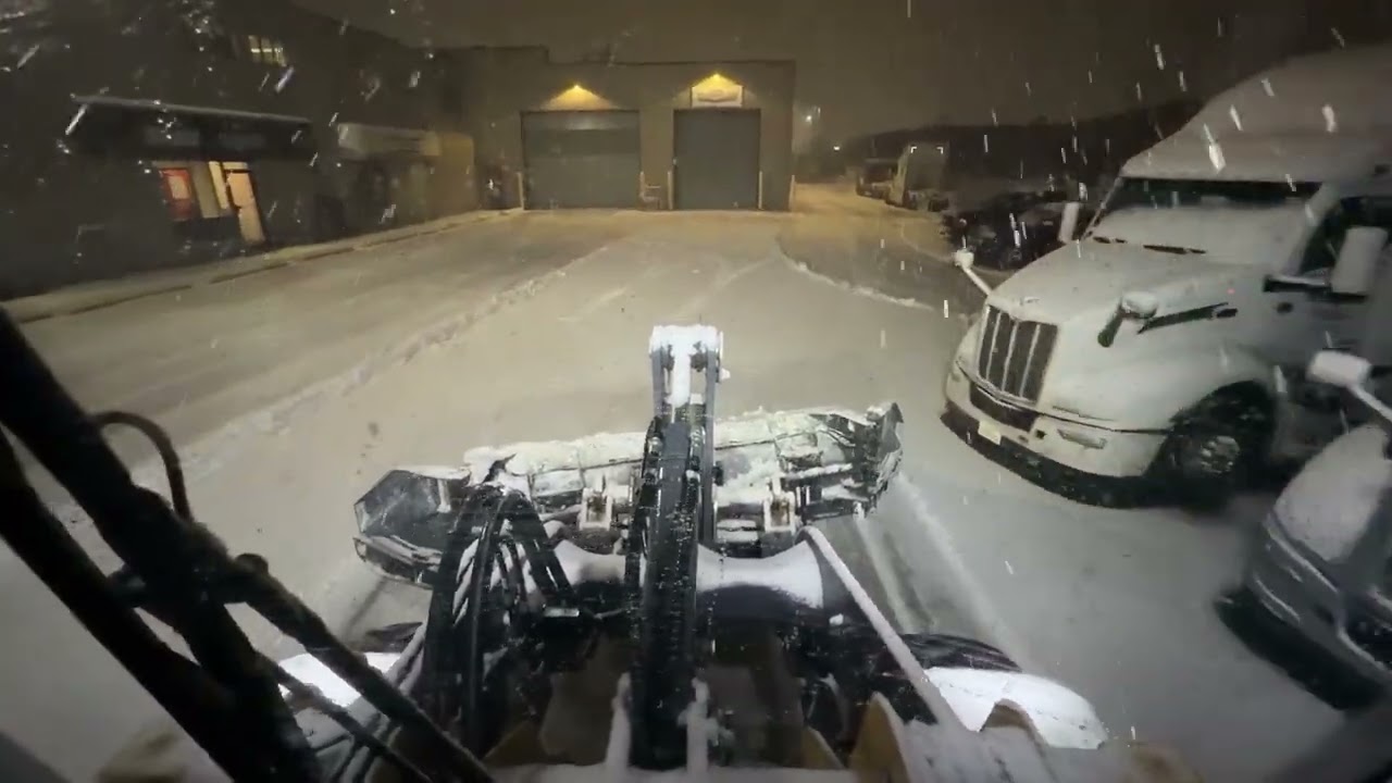 15 MINUTES OF SNOW PLOWING WITH THE 444L