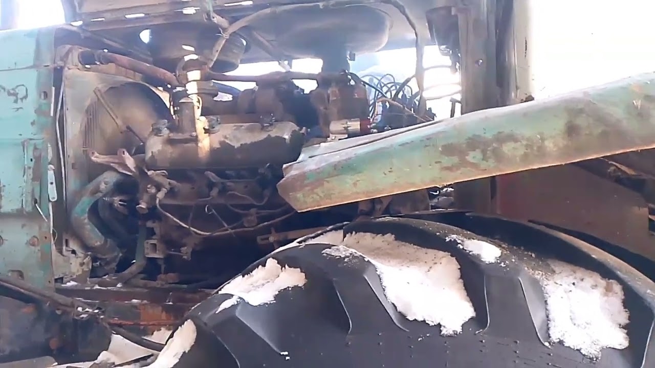 Заводим старий хТз Т-150к для чистки снігу