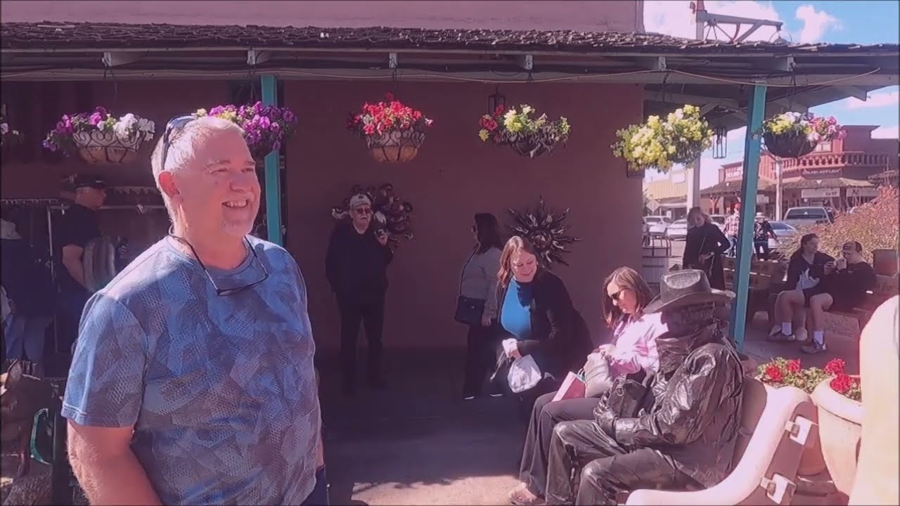Bronze Cowboy's is making people laugh in Arizona  USA