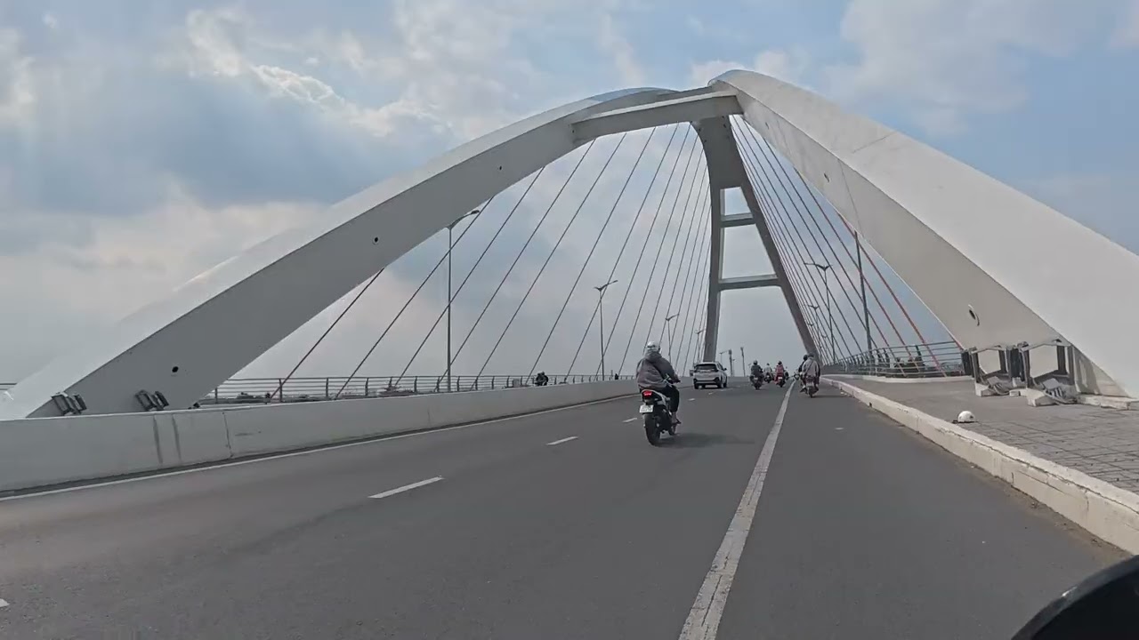 Bình Minh đi trung tâm thành phố Cần Thơ