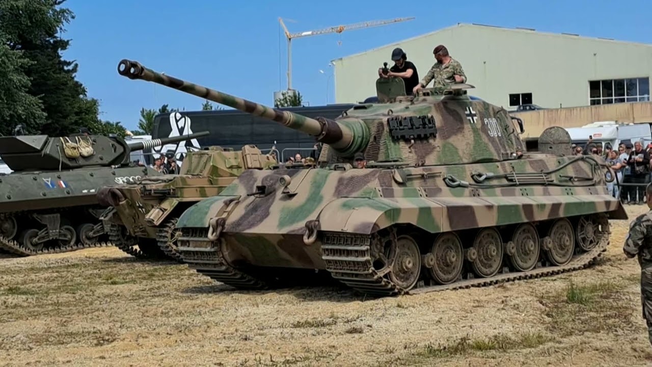 Tygrys II z Muzeum czołgów w Saumur w trakcie pokazu dynamicznego w Normandy Victory Museum.