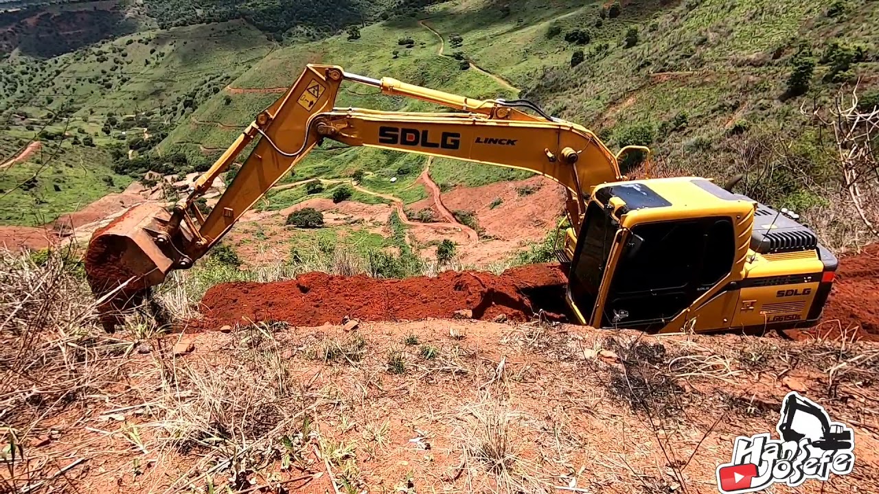 CORTANDO ESTRADA COM ESCAVADEIRA HIDRÁULICA SDLG 6150E OPERADOR CAPIXABA