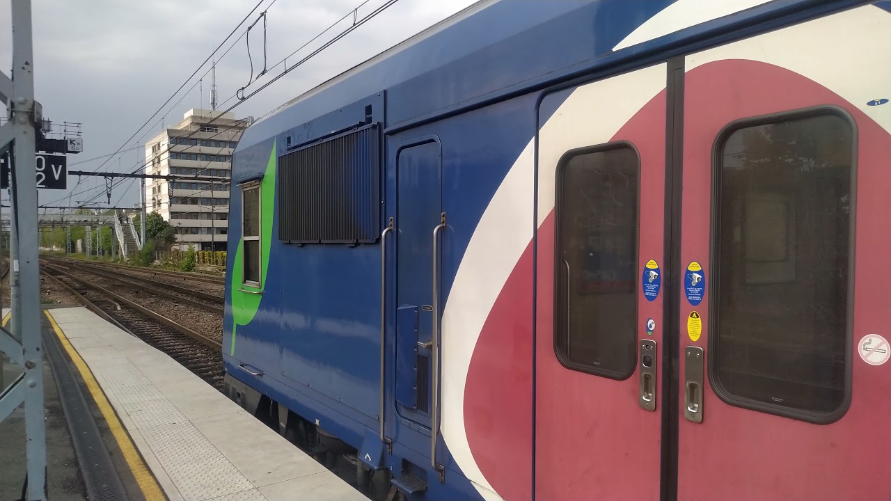 RER-D Z20500 Transilien en gare de Maisons-Alfort-Alfortville