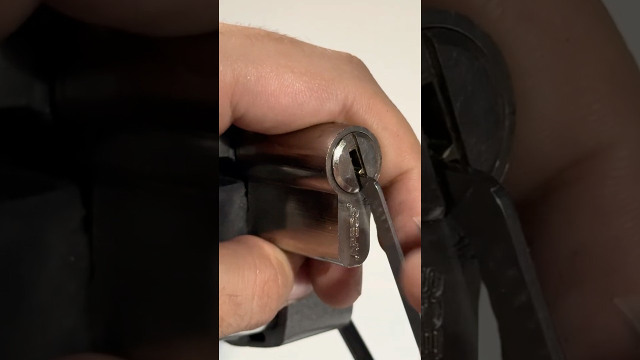 Как открыть замок клюшкой? #lockpicking #аварийноевскрытиезамков