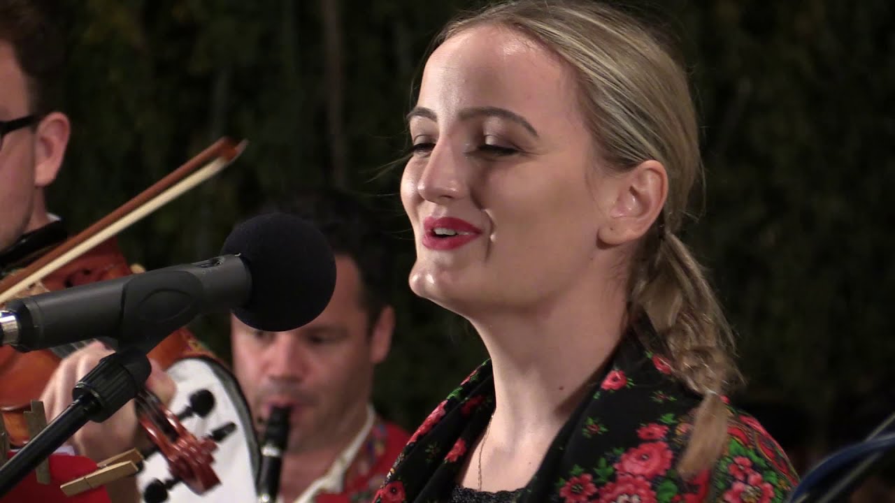 HRUŠKY-PŘEDHODOVNÍ ZPÍVÁNÍ (zpěvačka Nikol Stávková a CM Vonica z Krumvíře)