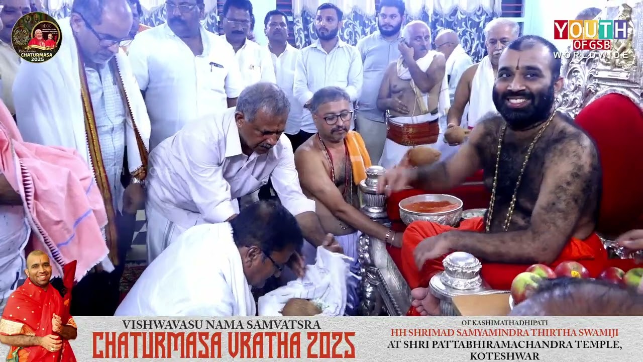 Sri Nalin Kumar Kateel received blessings from HH Samyamindra Swamiji during Chaturmasa at Koteshwar