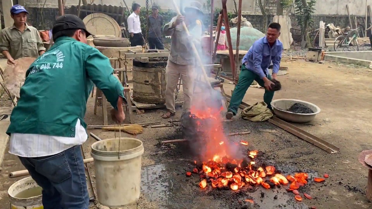 Fixer in Vietnam | Making bronze drum at Thieu Trung bronze casting village