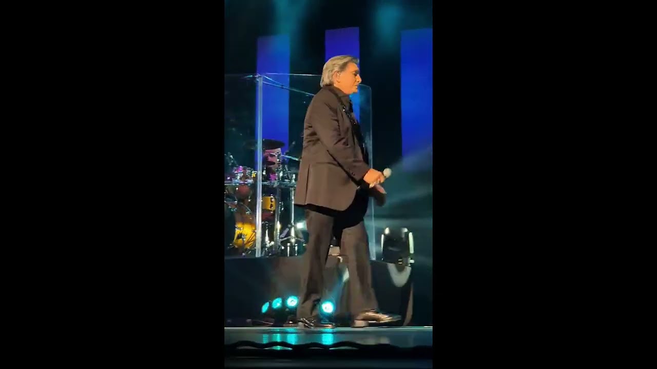 Frédéric François Laisse moi vivre ma vie à Charleroi