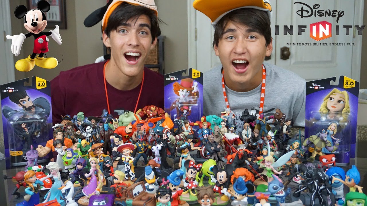 BIGGEST DISNEY INFINITY COLLECTION!!! | 1.0, 2.0, 3.0 SHOWCASE