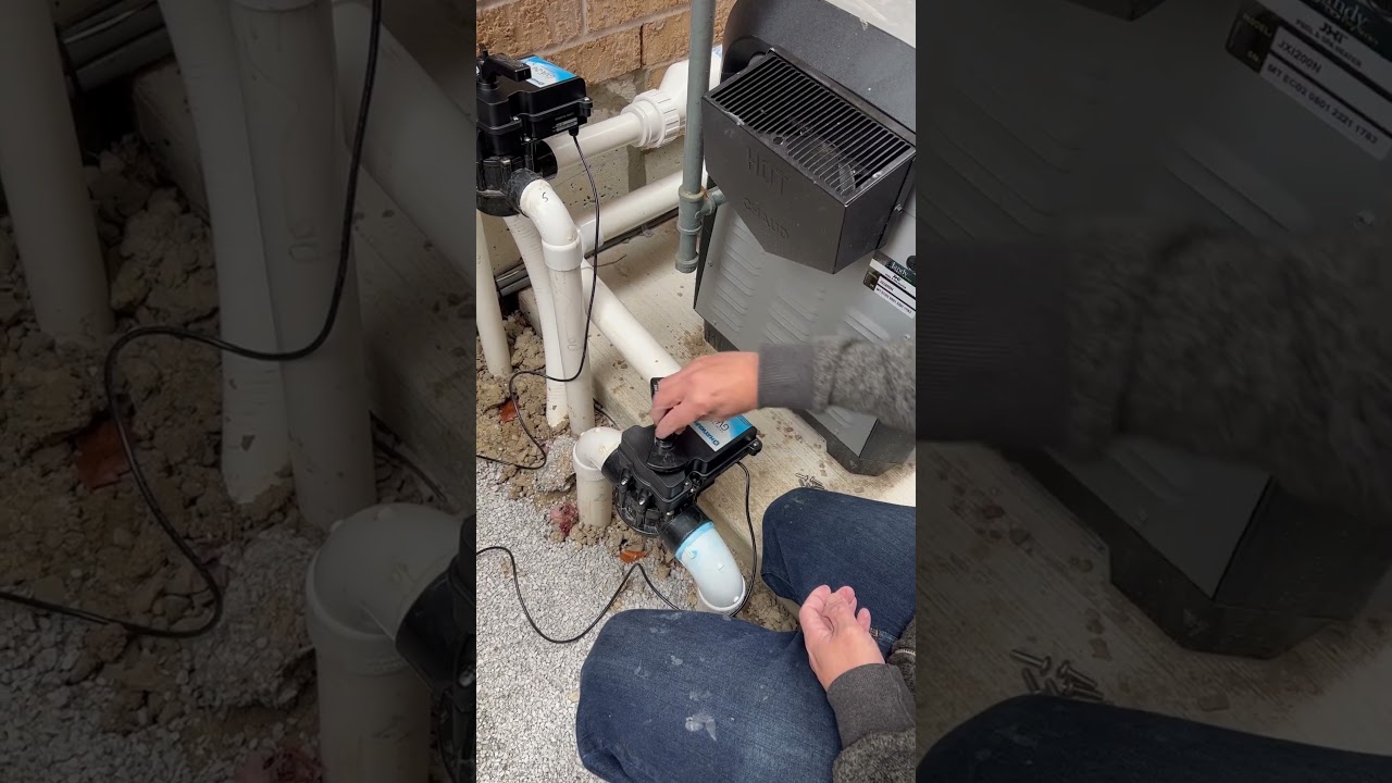 How to manually turn a 3 way valve with Hayward actuator. GVA-24