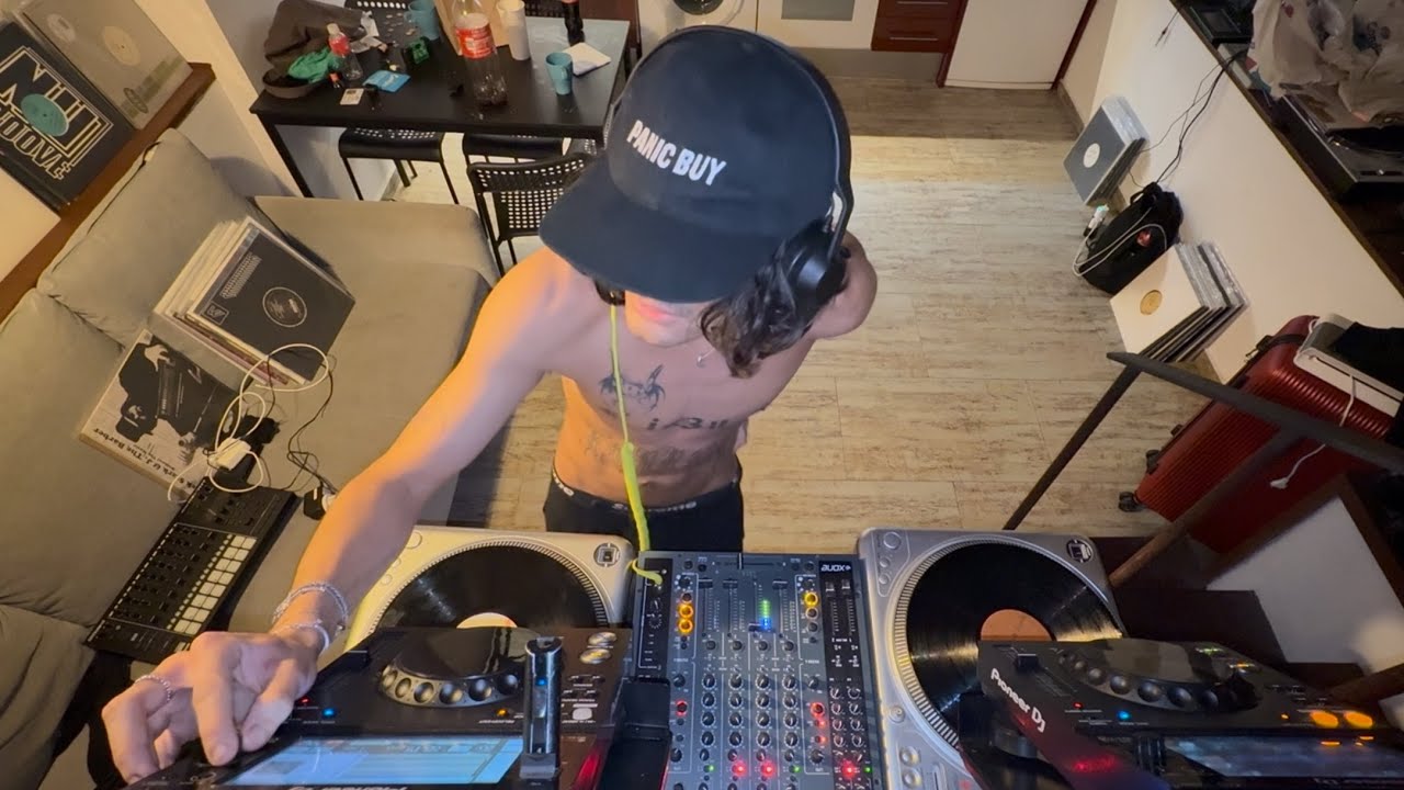 DJ Set / House, Acid, Electro, Breaks, Techno / ITOLDYOUALREADY 