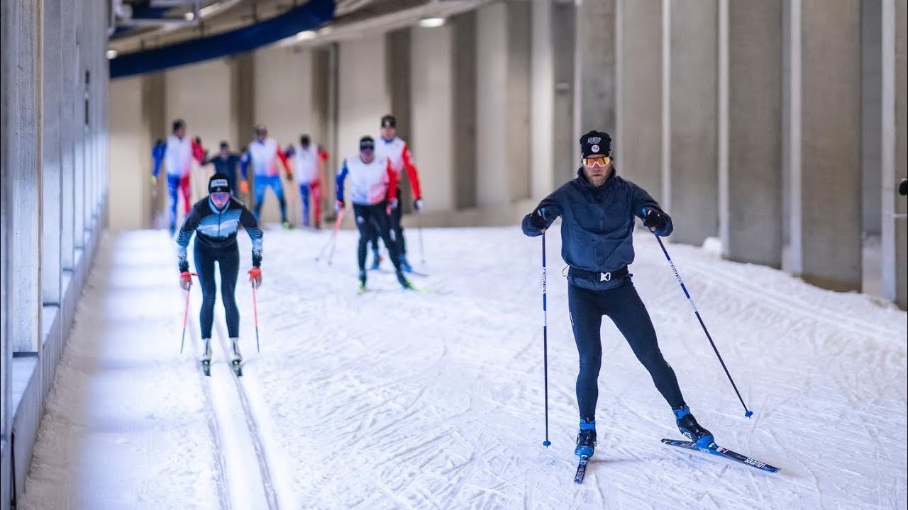Skier dans un hangar? La question est posée… Vidéo sans filtre.