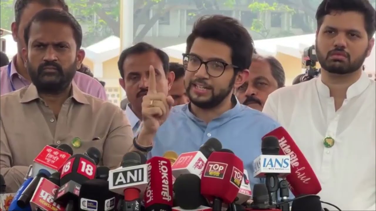 युवासेनाप्रमुख, शिवसेना नेते, आमदार आदित्य ठाकरे  प्रसारमाध्यमांच्या प्रतिनिधींशी संवाद साधला.