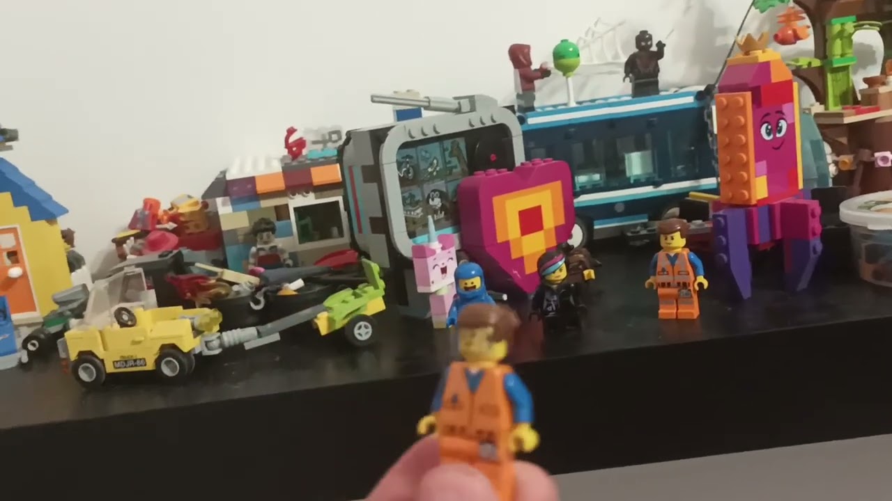 The Lego movie creations: Custom made emmet brickowski lego stunt minifigure 