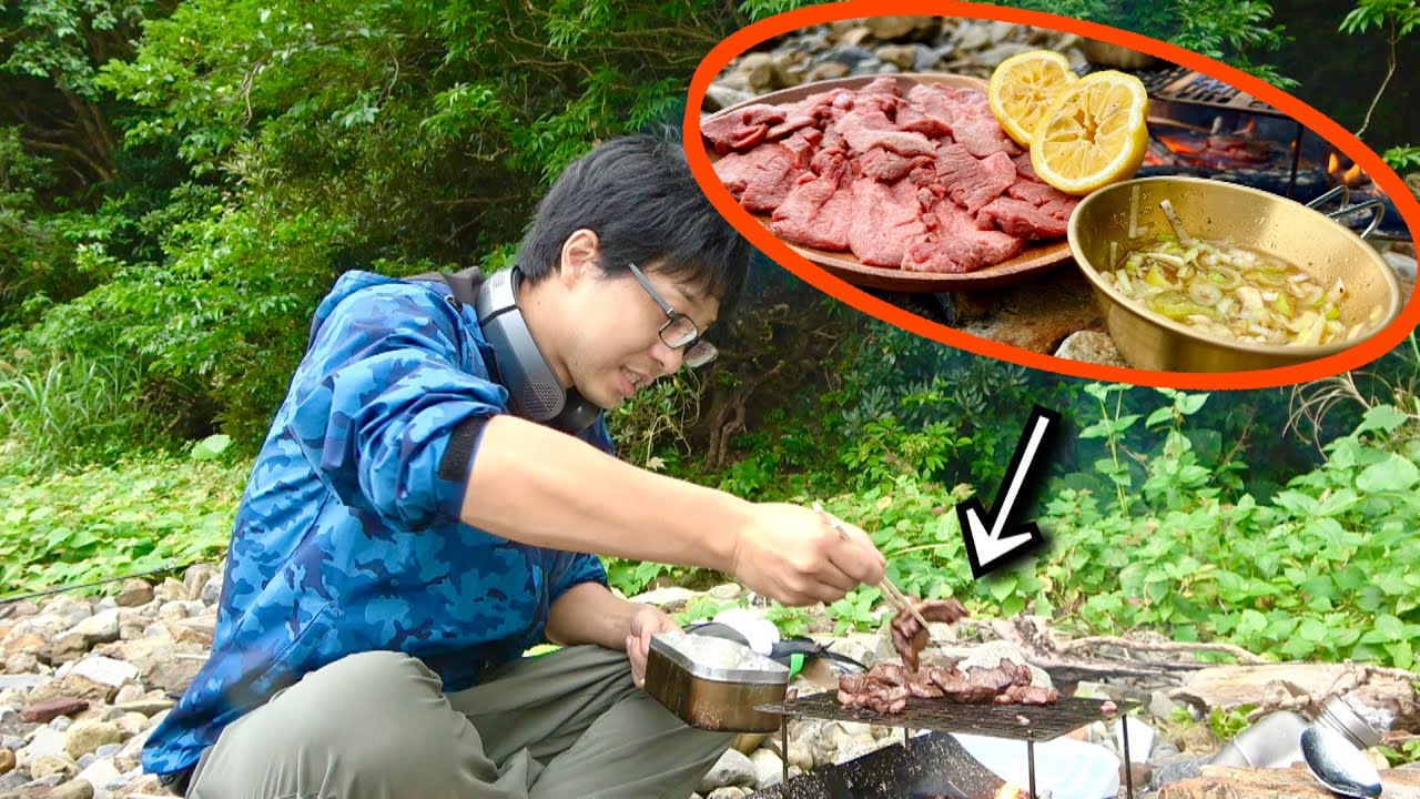 独り海岸で厚切り大トロ牛タン1ポンドをニンニクねぎ塩焚火焼きランチ！