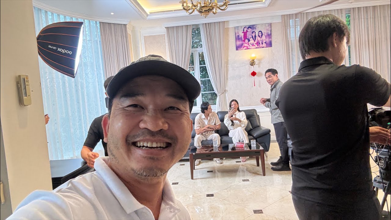 Hậu trường - Hạ Anh 