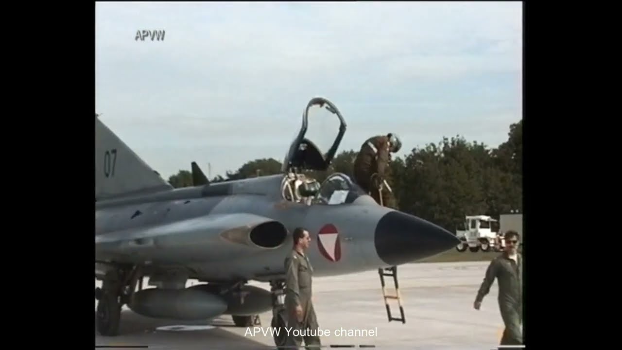 Austrian and Swedish Saab Draken in action!