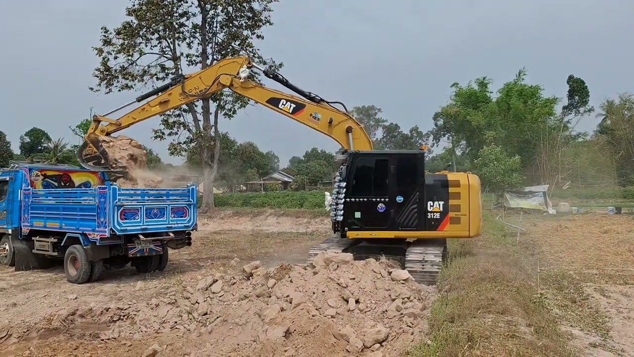 Cat 312E &รถดั้มสวยๆ นึกว่ารถขุดไฟฟ้าแทบไม่ได้ยินเสียงเลย