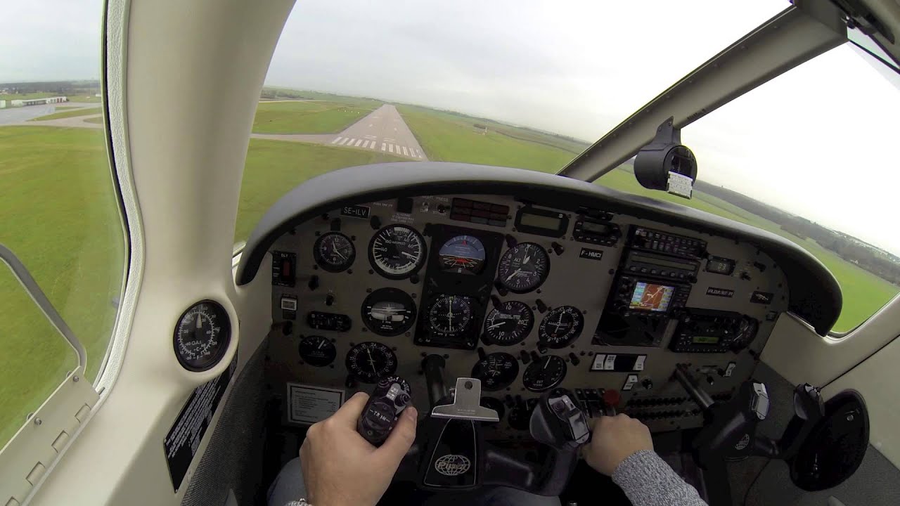 🛩 Piper PA28 Archer 3 : VFR flight from LFXU to LFOP with ATC