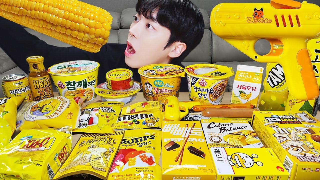 ASMR MUKBANG | YELLOW FOOD JELLY CANDY Desserts (FIRE Noodles, chocolate) Convenience store