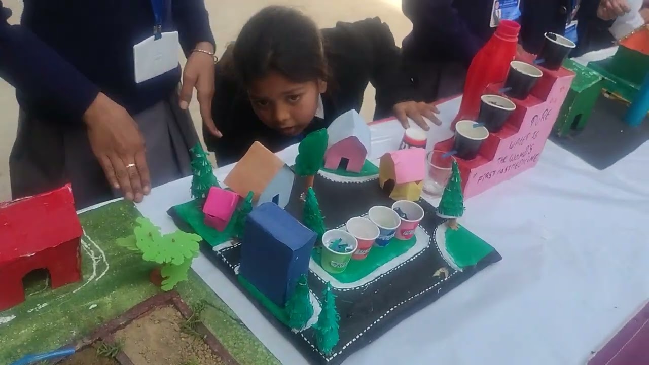 Aaj hamare bete ke school mein exhibition tha har bacche apna apna jo bhi banaya tha 