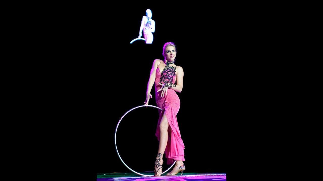 Alesya Gulevich - Hula Hoop Artist - Circo Jumbo (Chile)