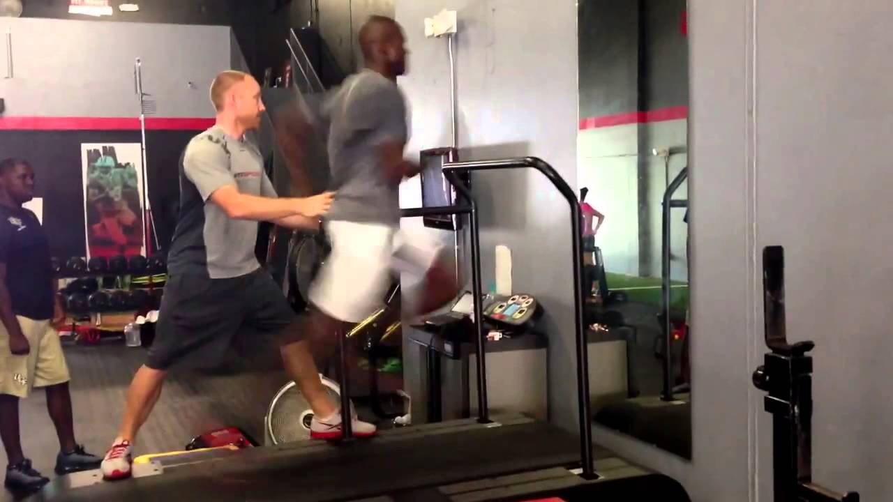 Chad Ochocinco Johnson Running 24 Miles Per Hour On A Treadmill With 2.5% Incline!