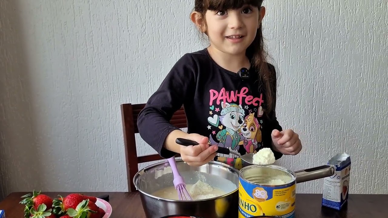 ÍSIS MINI CHEF ☆BOMBOM de morango na travessa 