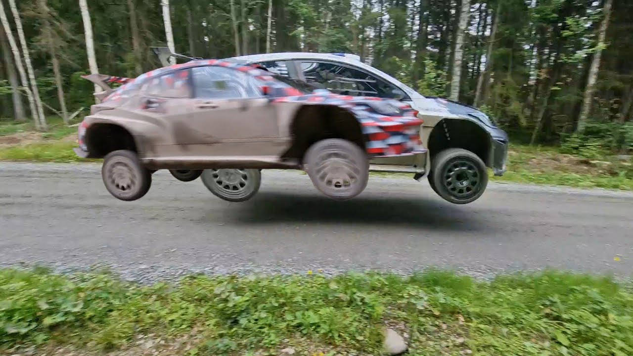 Toyota gr Yaris rally2 VS. Toyota wrc27 formula