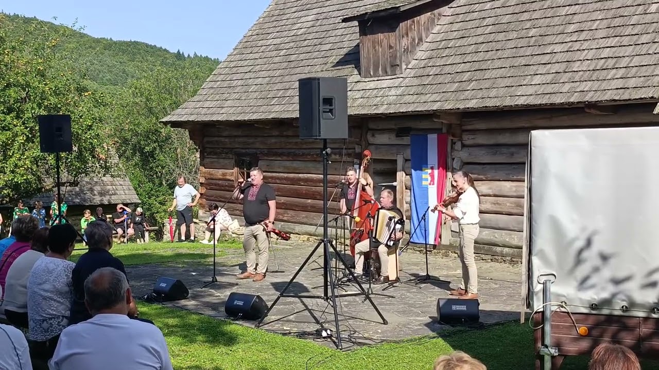 ĽH Zamiškovci. Prehliadka rusínskeho a šarišského folklóru.
