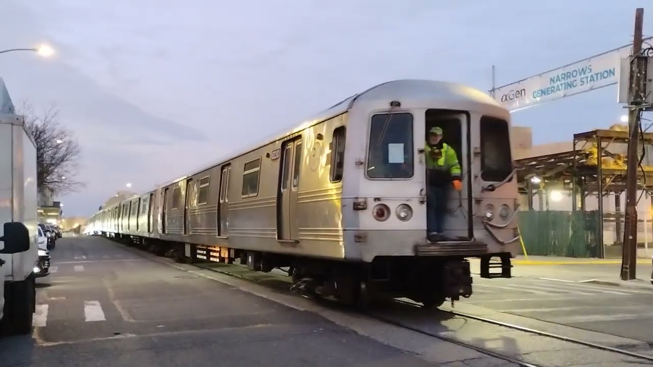 Hopper Car #15090 w/ Scrap R46 #6240/#6228 at 1 Avenue 