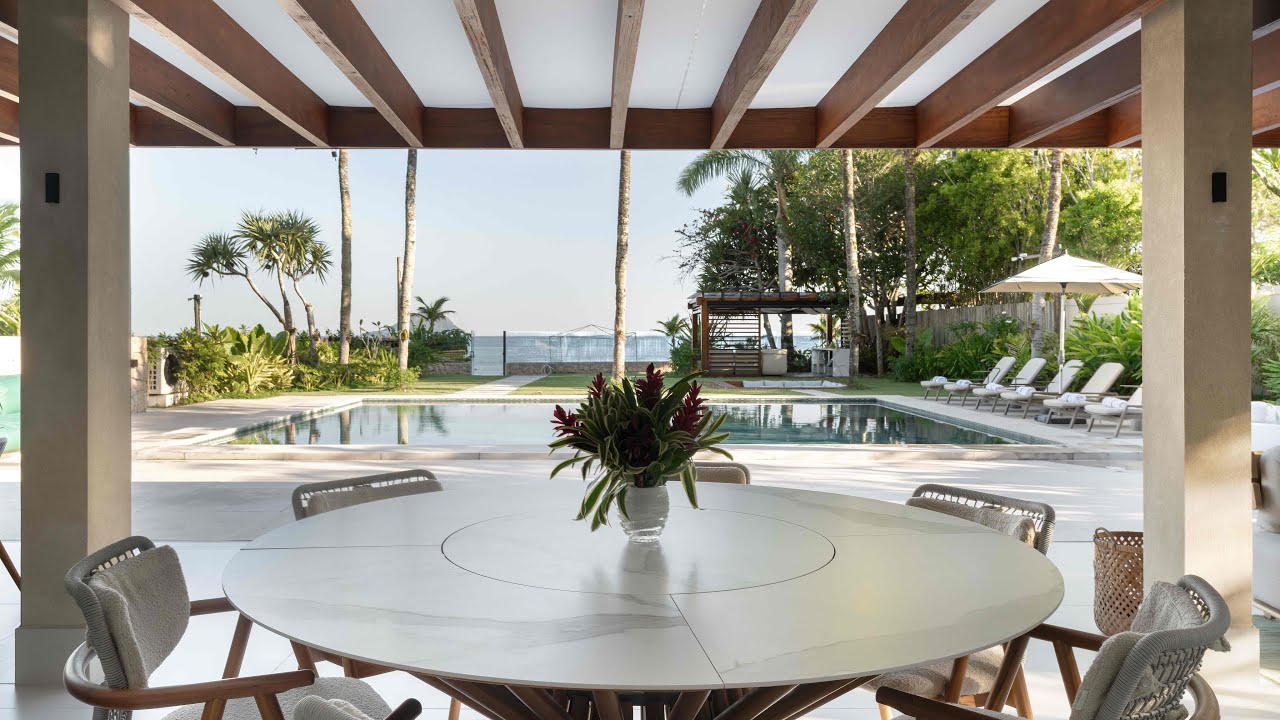 (Rep) O Luxo de Uma Casa Pé na Areia, no Litoral Norte Paulista!