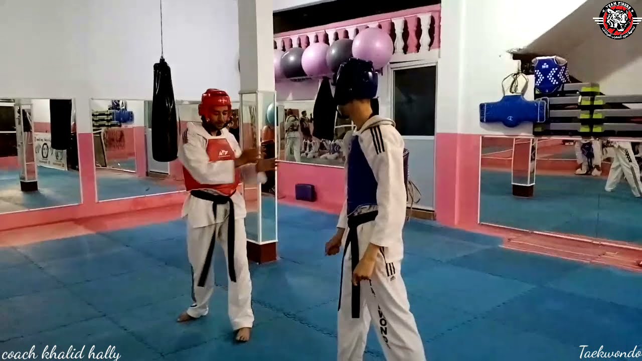How to do a spinning hook kick  ( تعلم ركلة هيتشو تشيغي )