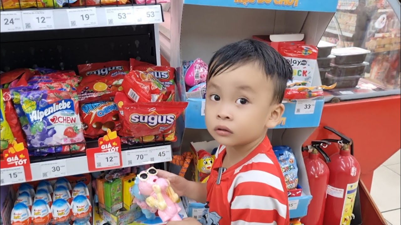 Chuột Được Mẹ Chở Đi Vô Winmat Để Mua Sữa Mà Đòi Ngắm Bánh Kẹo Không Hà #ngocdieuvlog#chuotdiwinmat
