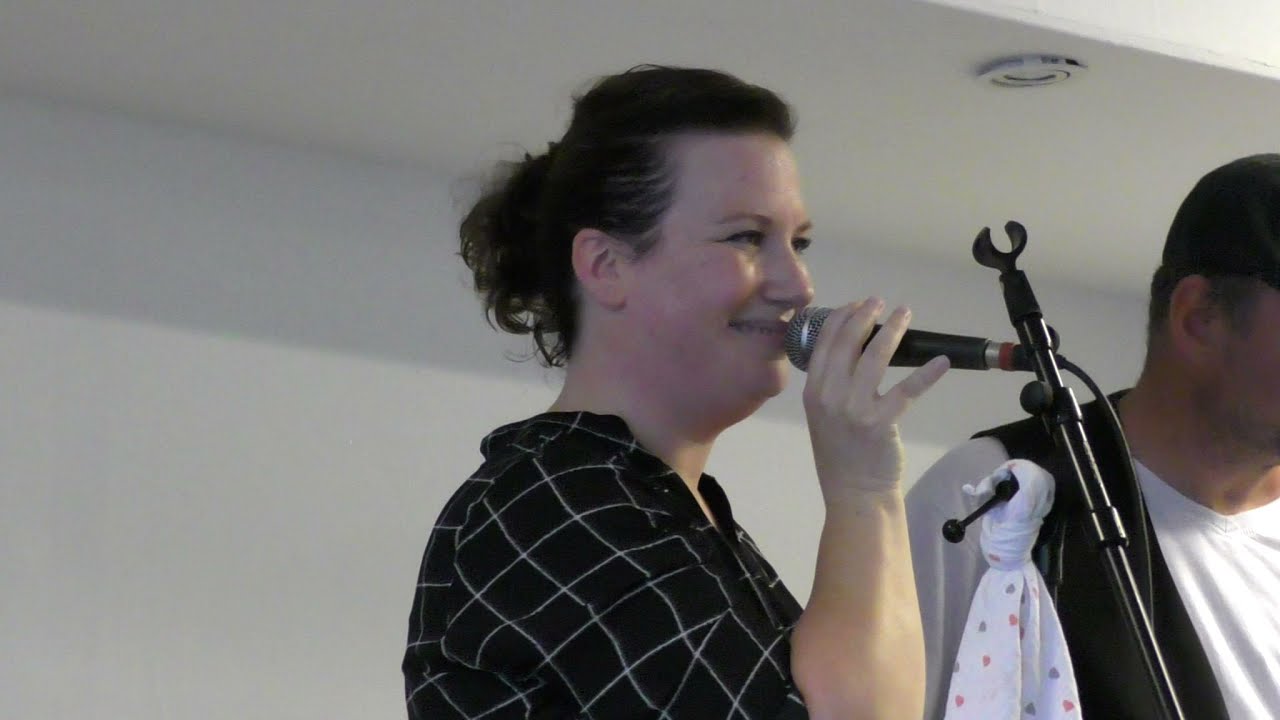 Irene Wilkens & Sikkom Kult   ( streektaalartiesten Veendam  2016)
