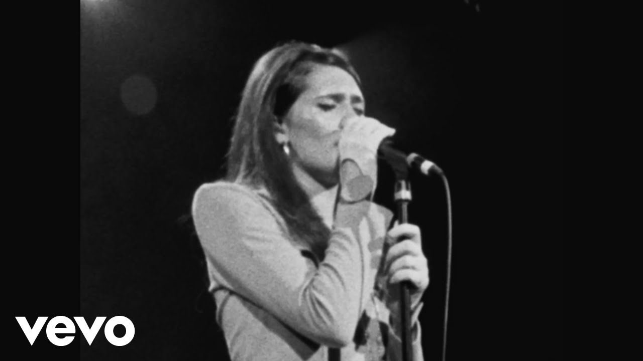 SIENNA SPIRO - Die On This Hill (Live from Warsaw)
