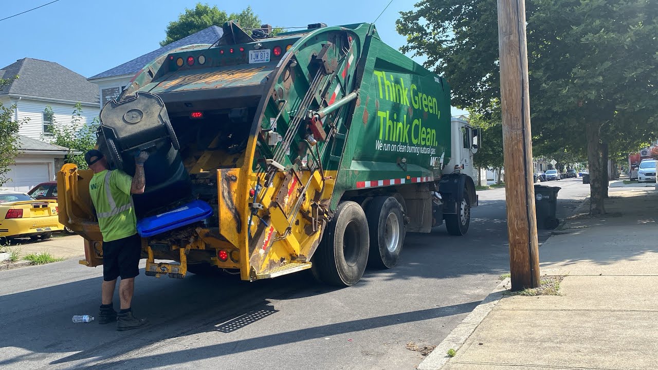 WM's Fastest Rear Loader Worker Demolishing Recycling