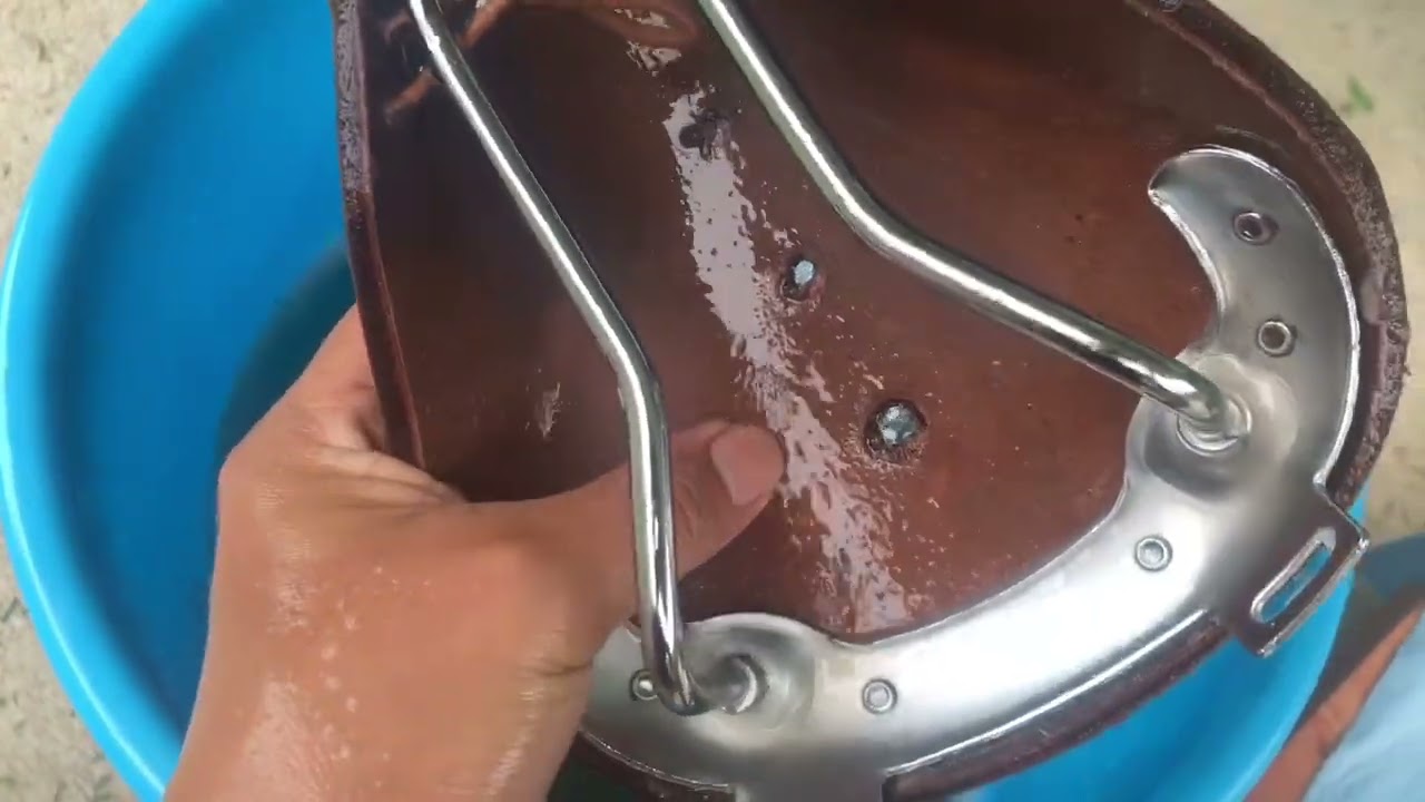 How to Expedite the Breaking-in of a Leather Saddle