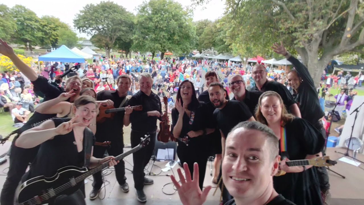 Ukulele Tuesday playing Toxic at the Ukulele Hooley 2022