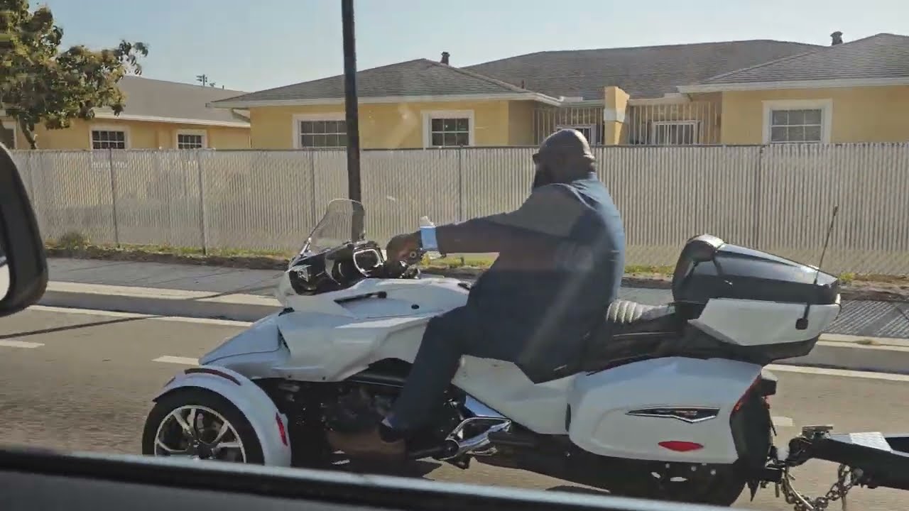 Funeral Procession #Florida #style #onlyinflorida #diferente #canam #canamlovers