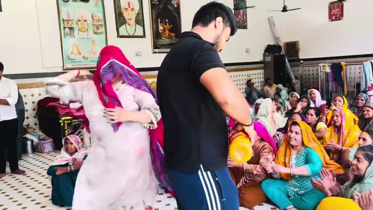 मिलकपुर धाम में सबकी फ़रमाइश पर ❤️ओढ़ लई मैंने लाल चुनरिया ❤️🙏🏻#gurjari #youtube #jbmrgroup