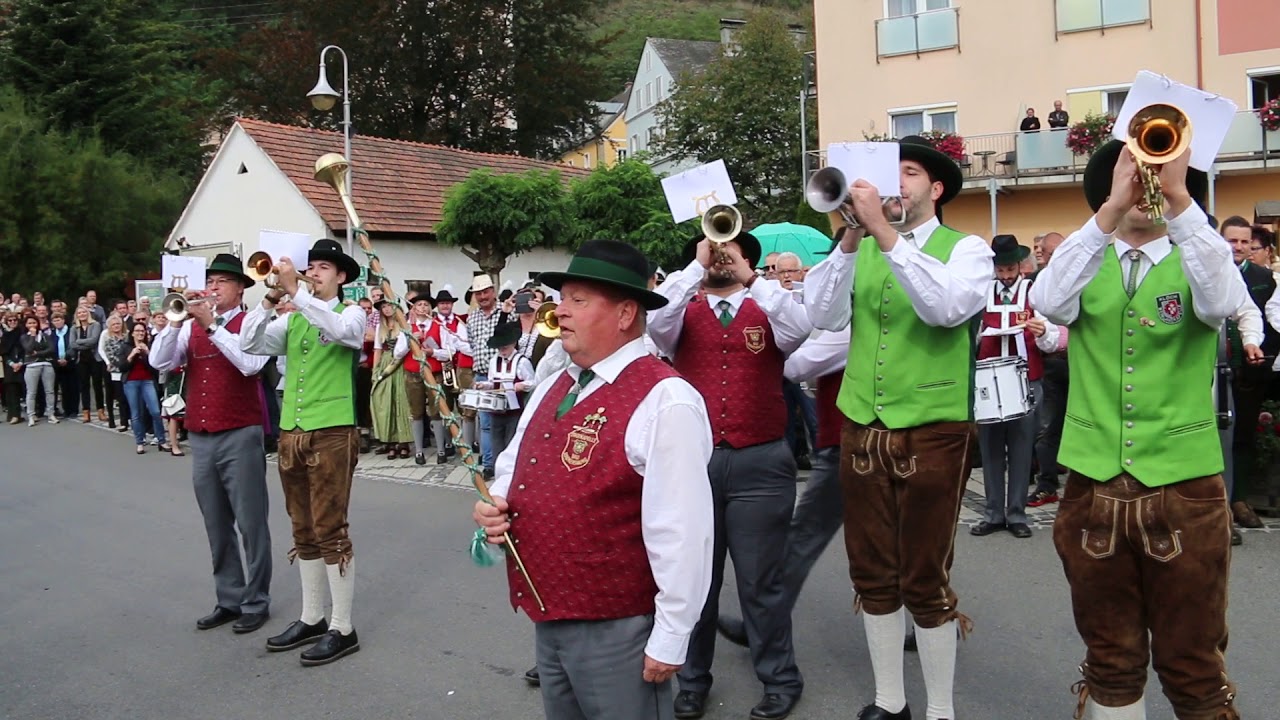 Winzerzug Klöch 2018 - Musikkapellen am Klöcher Marktplatz - Südsteiermark