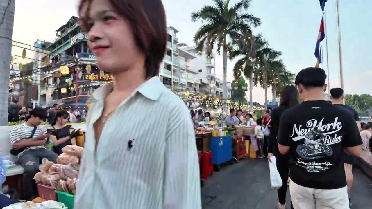 Riverside Walking Tour on Weekend at Phnom Penh