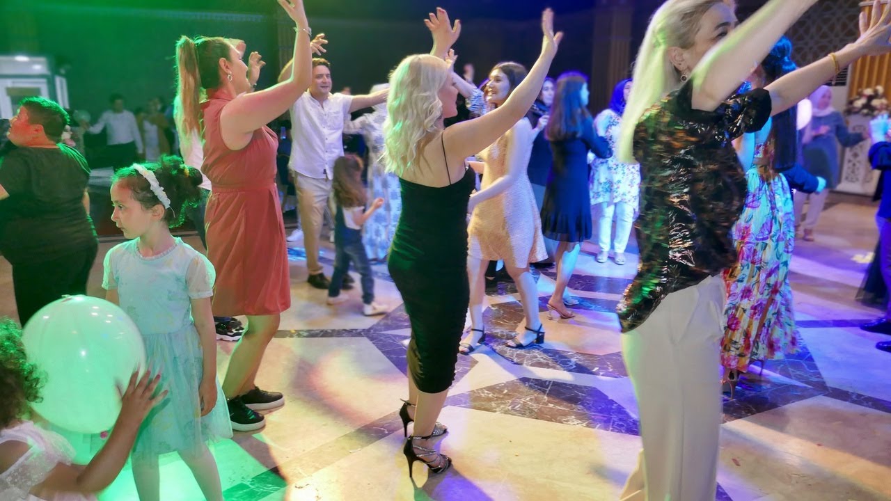 Muhteşem Kadirli Düğünü. Arabım Fellahi, Zeytin Yaprağı Yeşil Oyun havaları ile.