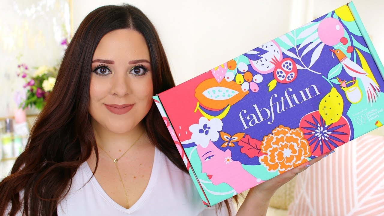 FABFITFUN SUMMER 2018 | SUMMER ESSENTIALS ☀️🏖🍍