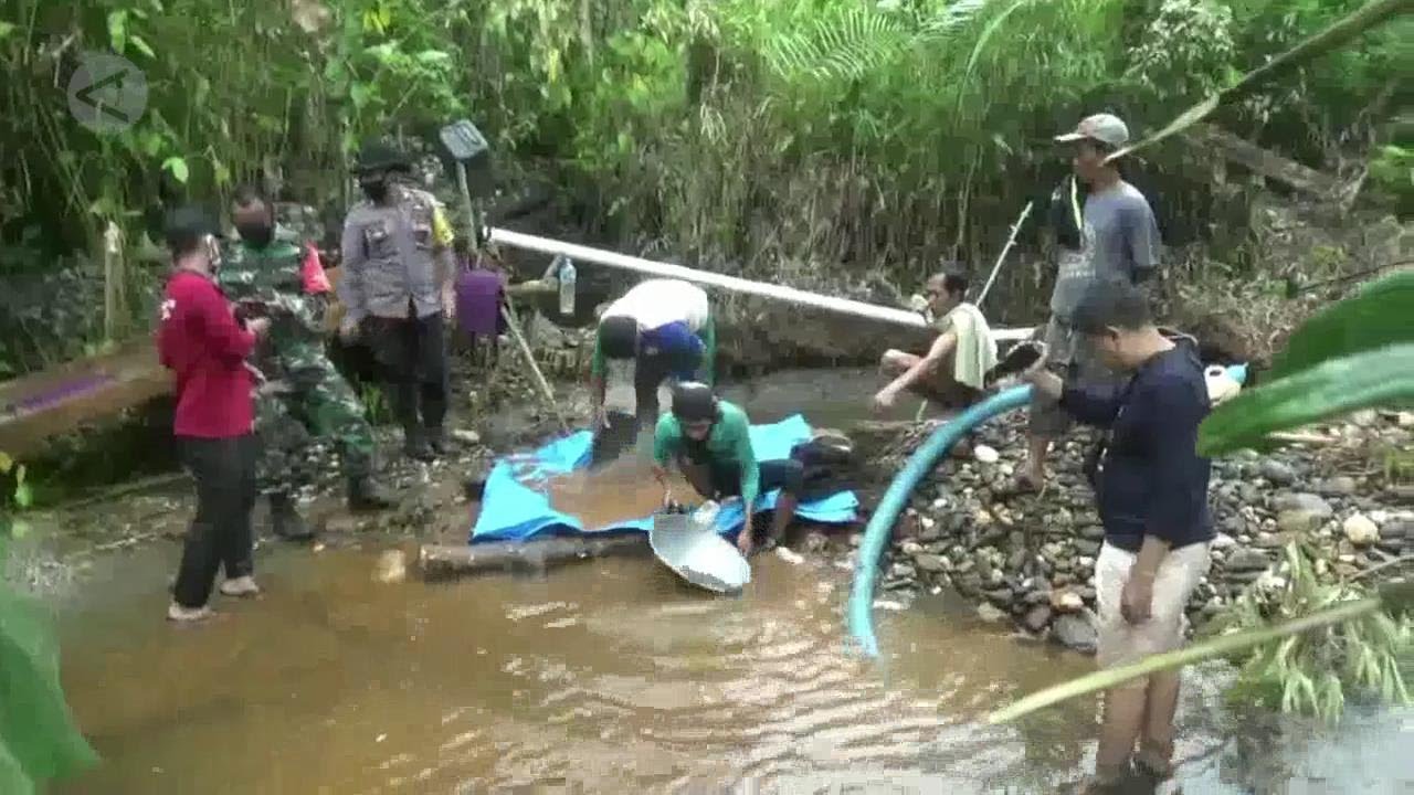 Mendulang emas di Sungai Landaka Kabupaten Kolaka